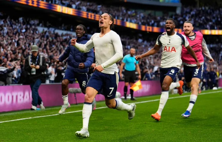 EPL: Tottenham remain in relegation zone after late Brighton dagger