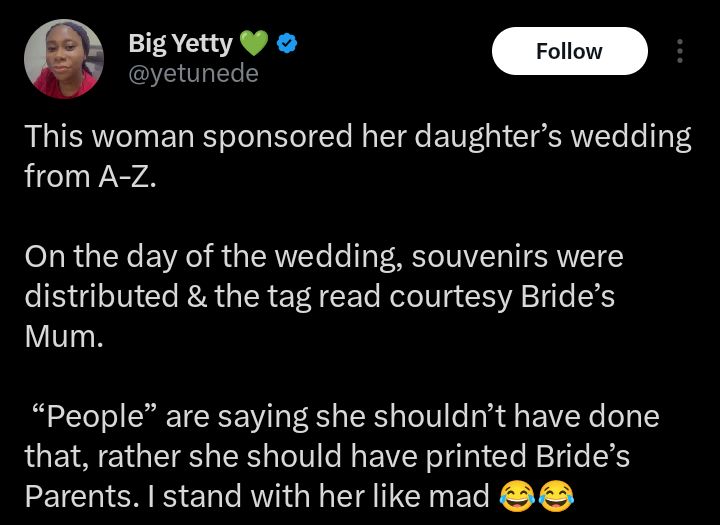 “I stand with her” — Lady defends mother who printed ‘courtesy bride’s mum’ on wedding souvenirs