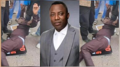 "Sowore don faint oooo" — Protesters cry out as Sowore faints after police tear-gas demonstrators in Abuja