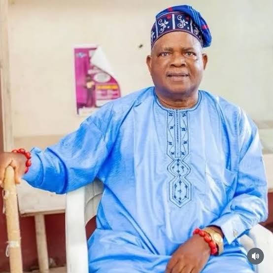 kola-oyewo-biography