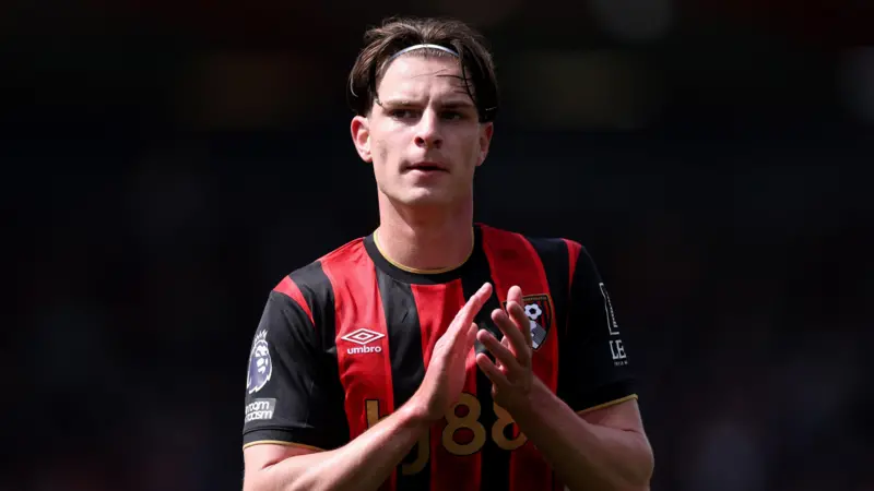 Scott rejects Bournemouth contract amid transfer from Chelsea, Arsenal, Man United