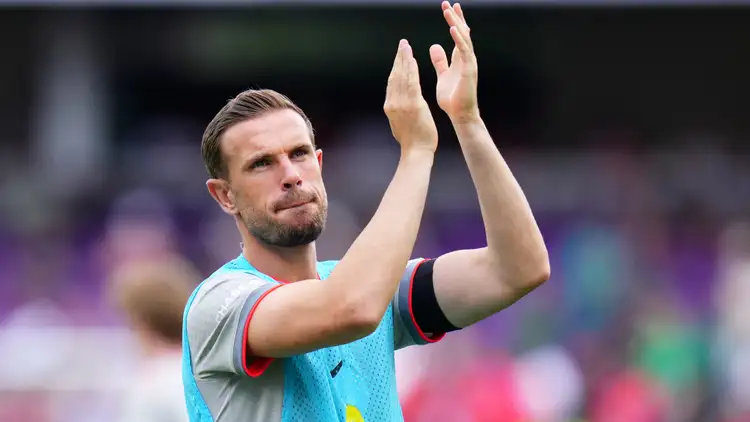 Henderson insists staying with England despite arm surgery