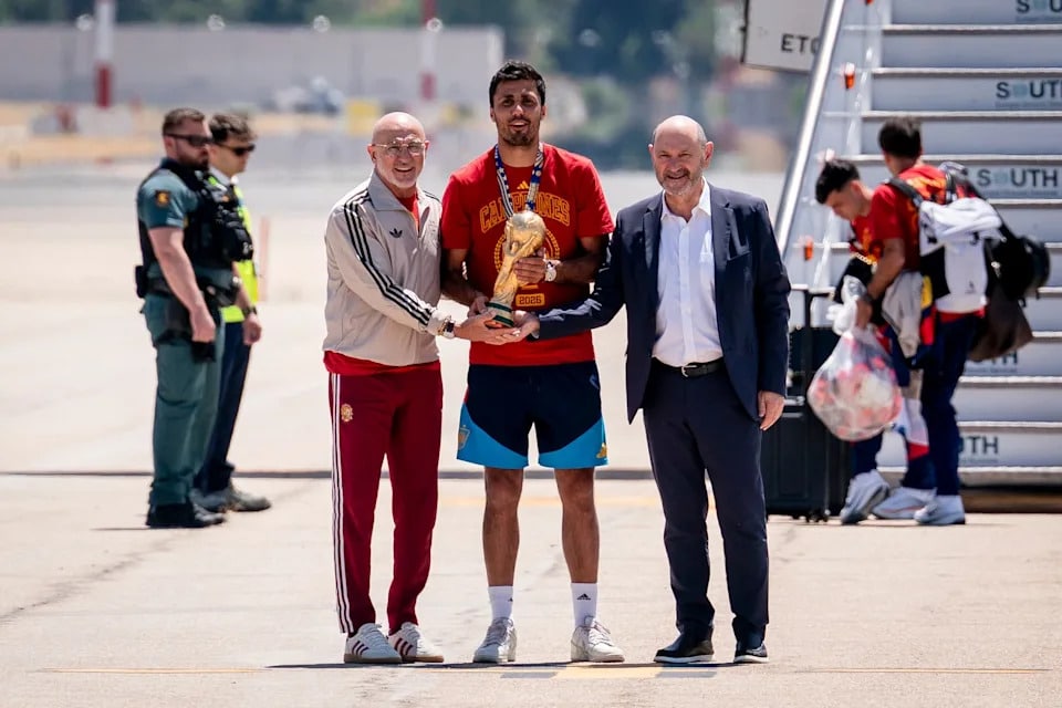 Spain return to hero's welcome after World Cup triumph