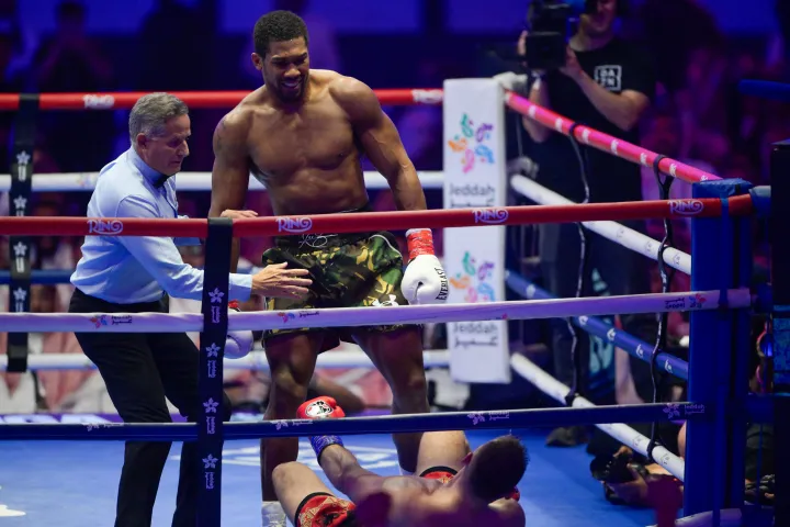 Joshua wins fight against Prenga, dedicates knockout victory to friends killed in Nigeria crash