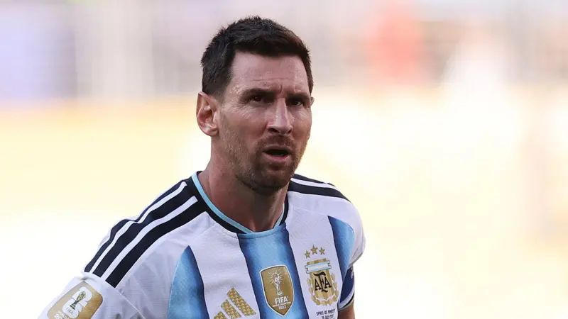 Messi doubtful he could play 'much longer' after death of father Jorge