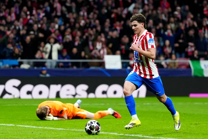 Barcelona step up Alvarez chase as Deco meet agent in Madrid