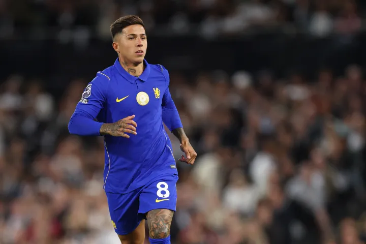 Deadline day: Enzo Fernandez family arrive London as Man City transfer looms