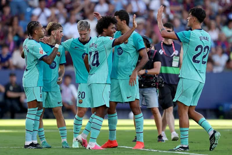 Barcelona survive Levante scare to open three-point La Liga lead