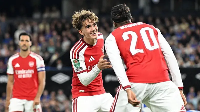 Ipswich 2-4 Arsenal: Dowman makes history as Gunners cruise past hosts in Carabao Cup