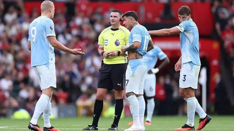 Webb admits VAR ignored Fernandez offside in controversial Manchester derby goal