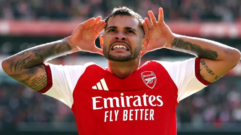 Bruno Guimaraes scores winner as Arsenal fight back to beat Leeds, revive title defence