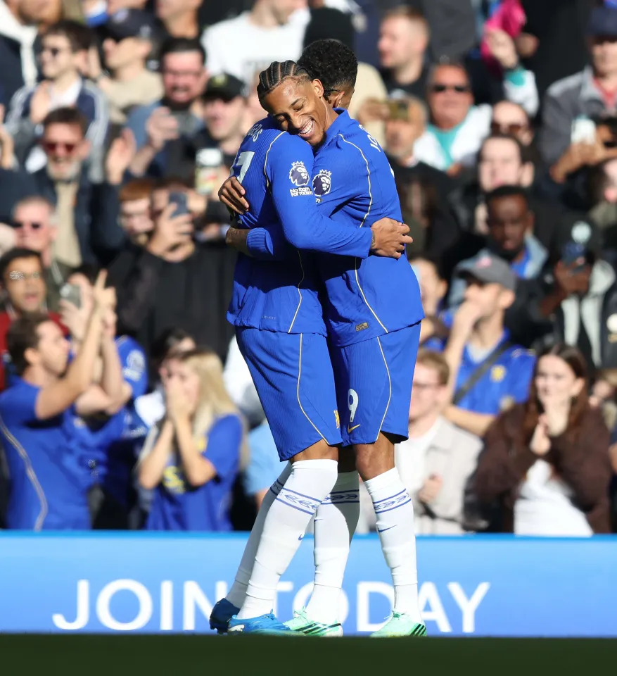 Chelsea thrash Bournemouth 5-1 as Henderson, Pedro hit doubles